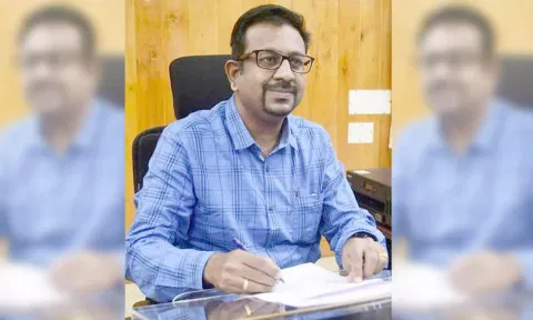 கலெக்டர் தினேஷ்பொன்ராஜ் ஆலிவர்.