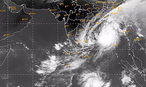மோக்கா புயல் நாளை கரையை கடக்கிறது- சென்னையில் வெயில் குறைந்தது