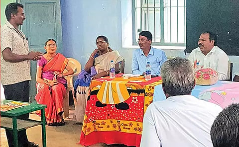 பழைய மாணவர்கள் சங்க விழா நடந்த போது எடுத்த படம்.