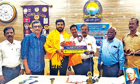 கூட்டத்தில் ஷாநவாஸ் எம்.எல்.வி.ற்கு பாராட்டு கேடயம் வழங்கப்பட்டது.