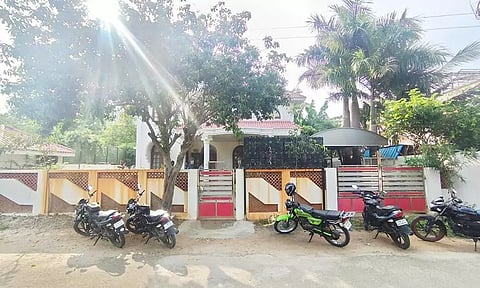 நகை-பணம் கொள்ளை போன வீடு