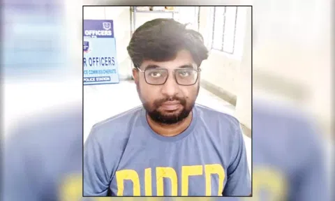 சினேகாஷிஸ் முகர்ஜி.