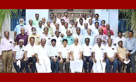 முன்னாள் மாணவர்கள் சந்திப்பு