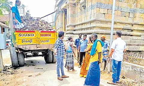 தூய்மை பணியை ஆய்வு செய்த நகர்மன்ற தலைவர் துர்காபரமேஸ்வரி.