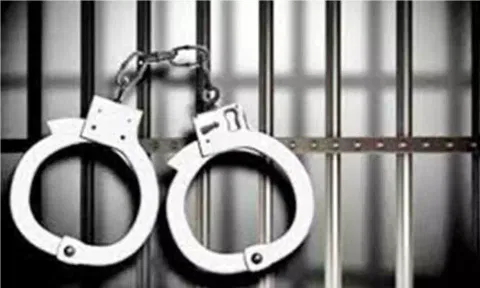 அனுமதியின்றி கற்களை வெட்டி கடத்திய லாரி டிரைவர் கைது