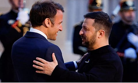 இம்மானுவல் மேக்ரானுடன் அதிபர் ஜெலன்ஸ்கி சந்திப்பு - உக்ரைனுக்கு பீரங்கிகள், கவச வாகனங்கள் அனுப்ப பிரான்ஸ் முடிவு