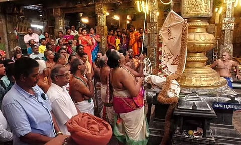 பிரமோற்சவ கொடியேற்று விழா நடைபெற்ற காட்சி.