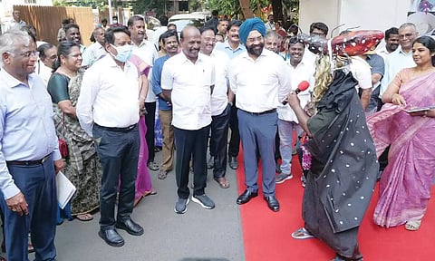 கள்ளச்சாராயத்தால் பாதிக்கப்பட்டவர்களுக்கு உதவ முண்டியம்பாக்கம் ஆஸ்பத்திரியில் சிறப்பு அதிகாரி நியமனம்- அமைச்சர் பேட்டி