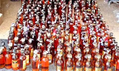 சாராயம், போலி மது பாட்டில்கள் விற்பனை குறித்து தகவல் அளிக்க வாட்ஸ்அப் எண்