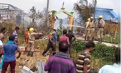 மேற்கு வங்காளத்தில் சோகம் - பட்டாசு ஆலையில் ஏற்பட்ட வெடிவிபத்தில் சிக்கி 5 பேர் பலி