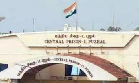 புழல் ஜெயிலில் கைதிகளிடம் செல்போன் பறிமுதல்