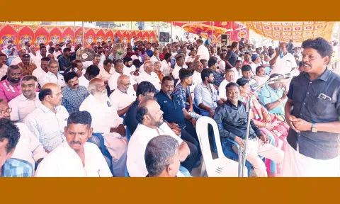 &nbsp;கேபிள் டி.வி.ஆபரேட்டர்கள் சங்கங்களின் கூட்டமைப்பு மாநிலத்தலைவர் ரமேஷ் தலைமையில் உண்ணாவிரத போராட்டம் நடைபெற்றது.