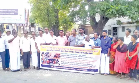 முள்ளிவாய்க்கால் தியாகிகளின் 14-ம் ஆண்டு நினைவேந்தல் அனுசரிக்கப்பட்டது.
