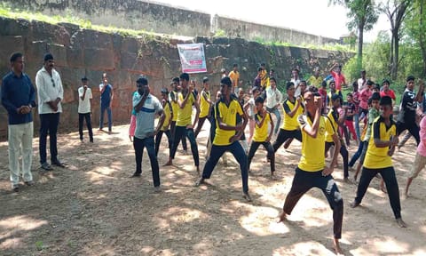 வேலூர் அருங்காட்சியகத்தில் அடிமுறை பயிற்சியில் ஈடுபட்டனர்.&nbsp;