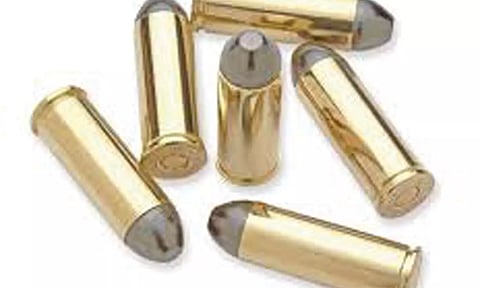 சென்னை விமான நிலையத்தில் பரபரப்பு: தொழில் அதிபரின் கைப்பையில் 7 துப்பாக்கி குண்டுகள் சிக்கியது