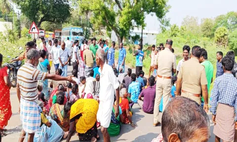 சாலை வசதி, குடிநீர் கேட்டு பொதுமக்கள் மறியல்
