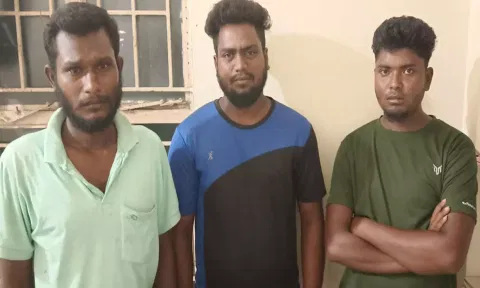 கைது செய்யப்பட்டவர்களை படத்தில் காணலாம்.