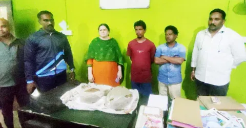 ஓசூரில் கஞ்சா விற்ற 2 பேர் கைது