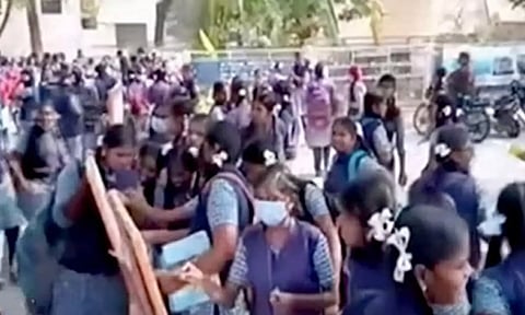 11-ம் வகுப்பு பொதுத்தேர்வில் 90.94 சதவீதம் பேர் தேர்ச்சி