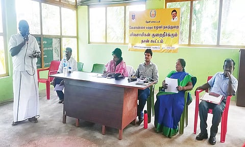 கூட்டத்தில் மகாராஜன் எம்.எல்.ஏ. பேசினார். அருகில் மாவட்ட கலெக்டர் ஷஜீவனா மற்றும் அதிகாரிகள் உள்ளனர்.