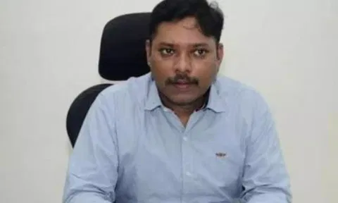 ஐ.ஏ.எஸ். அதிகாரியின் அதிர வைக்கும் வியூகம்