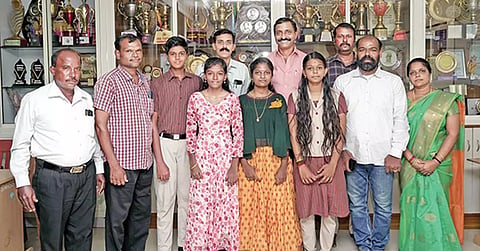 சாதனை படைத்த மாணவ-மாணவிகள்.