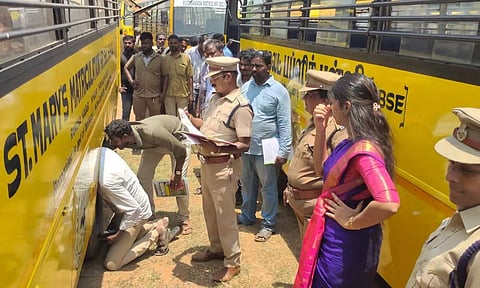 விதிமுறைகளை பின்பற்றாத 30 தனியார் பள்ளி வாகனங்களின் தகுதி சான்று ரத்து- போக்குவரத்து அதிகாரிகள்