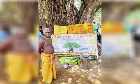 செந்துறை அருகே நூறாண்டுகள் பழமையான ஆலமரத்தை அகற்ற எதிர்ப்பு