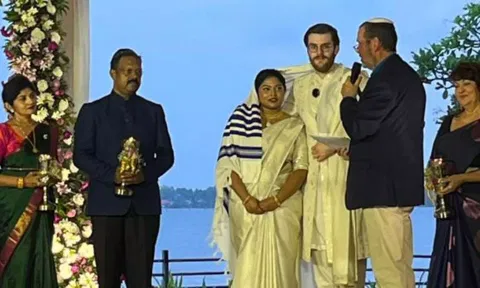 15 ஆண்டுகளுக்கு பிறகு யூத முறைப்படி நடந்த திருமணம்- போலீஸ் அதிகாரி மகளை மணந்த அமெரிக்க விஞ்ஞானி
