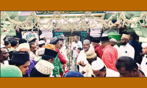 சந்தனக்கூடு திருவிழா மவ்லீதுடன் தொடங்கியது.