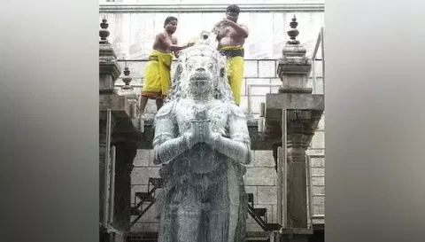 நாமக்கல் ஆஞ்சநேயருக்கு 1008 லிட்டர் பாலாபிஷேகம்