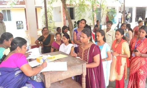 கோவையில் பிளஸ்-1 படிப்பிற்கான மாணவர்கள் சேர்க்கை தொடக்கம்