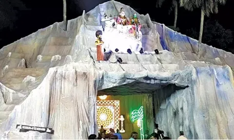 கயிலாய மலை போல் காட்சியளிக்கும் வகையில் அமைக்கப்பட்டுள்ளயாகசாலை.