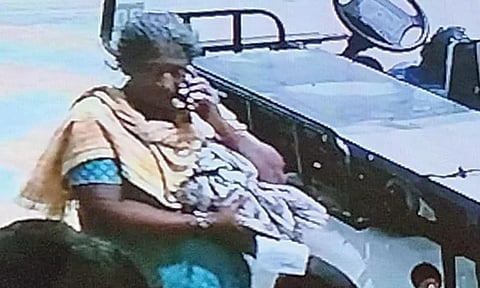 திண்டுக்கல் அரசு ஆஸ்பத்திரி கழிவறையில் சிசுவை வீசி சென்ற பெண் அடையாளம் தெரிந்தது