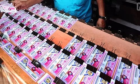 கேரள லாட்டரி விற்றவர் கைது