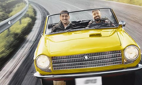 குரு சிஷ்யன்.. நம்பர் பிளேட் வேற லெவல்.. வைரலாகும் டோனி- பாண்ட்யா புகைப்படம்