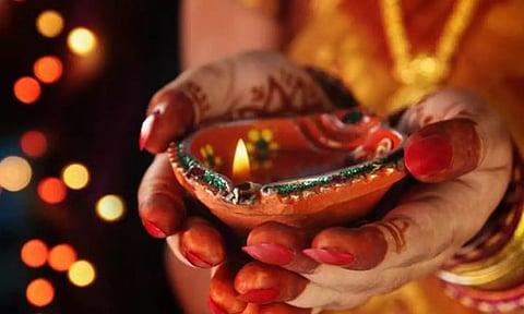 விளக்கேற்றும் முறையும் பலன்களும்