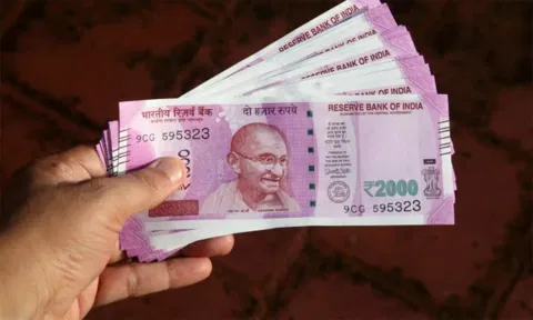 ரூ.2 ஆயிரம் நோட்டுகளை மாற்றுவதில் ரிசர்வ் வங்கி அறிவித்தது ஒன்று, வங்கி நடைமுறையில் இருப்பது வேறு