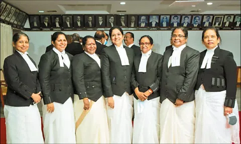 கேரள ஐகோர்ட்டு பெண் நீதிபதிகள்.