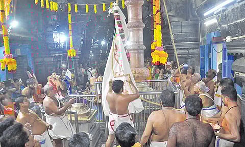 கன்னியாகுமரி பகவதி அம்மன் கோவிலில் வைகாசி விசாக திருவிழா கொடியேற்றத்துடன் தொடங்கியது