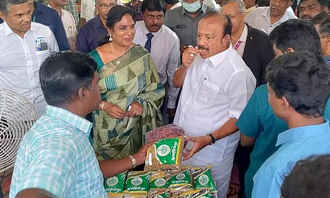 தென்னை கள் இறக்குவது தொடர்பாக அனைத்து தரப்பினருடன் ஆலோசித்து முடிவு- அமைச்சர் பேட்டி