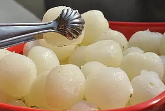 திருமண விருந்தில் ரசகுல்லா சாப்பிட்ட 70 பேருக்கு உடல்நலம் பாதிப்பு- போலீசார் தீவிர விசாரணை