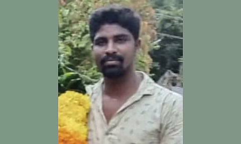 கொலையான லாரி டிரைவர் பிரகாஷின் படத்தை காணலாம்.