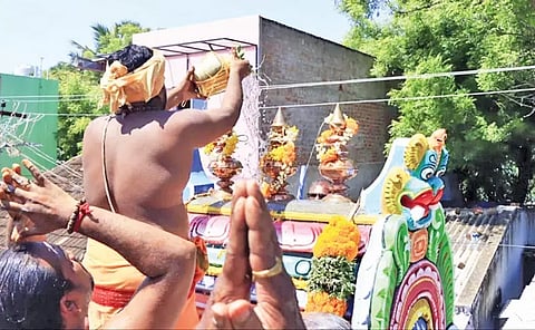 கும்பாபிஷேகத்தை முன்னிட்டு கோபுை கலசங்களுக்கு புனிதநீர் ஊற்றப்பட்டது.