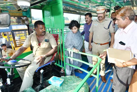 பள்ளி வாகனங்களை கலெக்டர் ஆஷா அஜித் ஆய்வு செய்தார். அருகில் போலீஸ் சூப்பிரண்டு செல்வராஜ் மற்றும் அதிகாரிகள் உள்ளனர்.