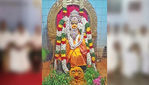 மகா மாரியம்மன் கோவில் விழாவில் அம்மன் வீதி உலா