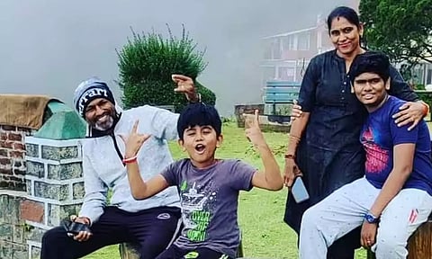 குடும்பத்துடன் ஒ.என் ரத்தினம்