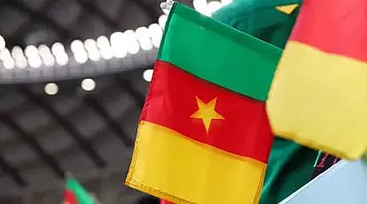 மத்திய ஆப்பிரிக்கா கேமரூனில் லாரி மீது பேருந்து மோதி விபத்து- 19 பேர் உயிரிழப்பு