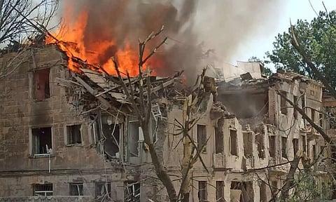 உக்ரைனில் ஆஸ்பத்திரி மீது ஏவுகணை தாக்குதல்- 2 பேர் பலி