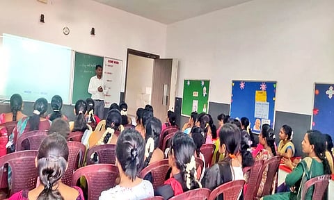 வி. எஸ். ஆர். இன்டர்நேஷனல் பள்ளியில் ஆசிரியர்களுக்கு சிறப்பு பயிற்சி- கலந்தாய்வு கூட்டம்